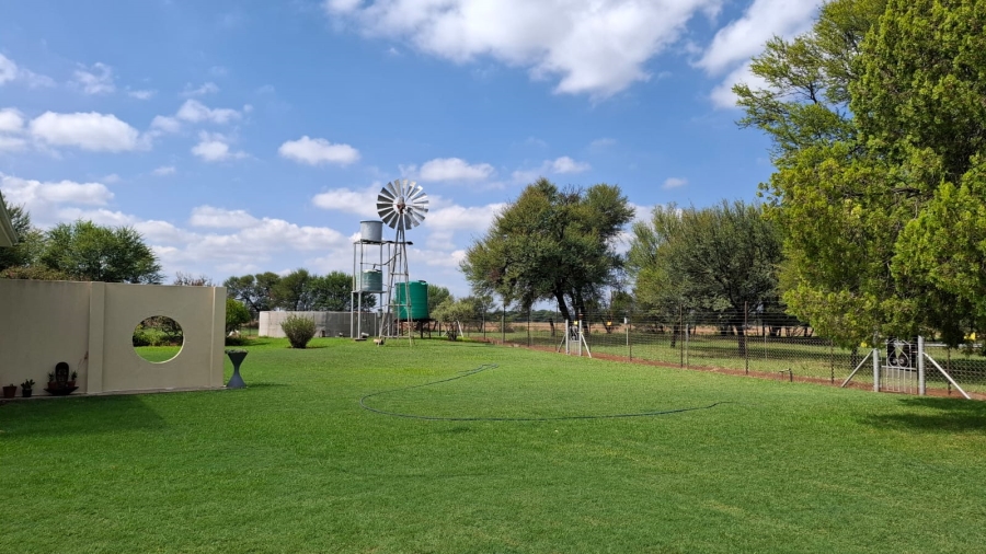 4 Bedroom Property for Sale in Jan Kempdorp Rural Northern Cape